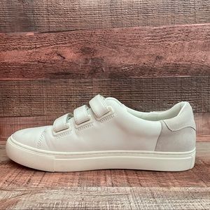 Womens Size 10 White Tory Sport Shoes! LOOKS BRAND NEW!!
